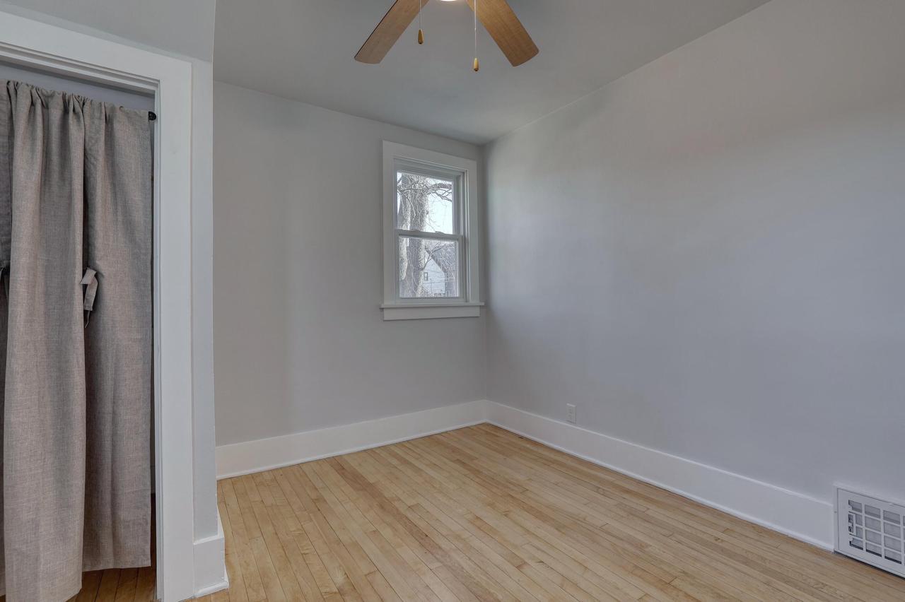 3122 North Newhall STREET