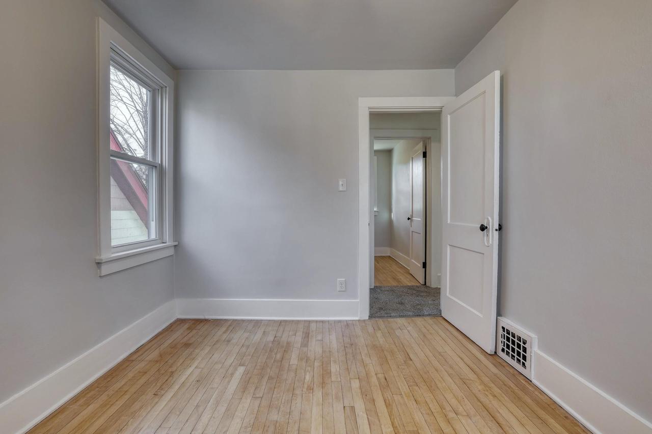 3122 North Newhall STREET