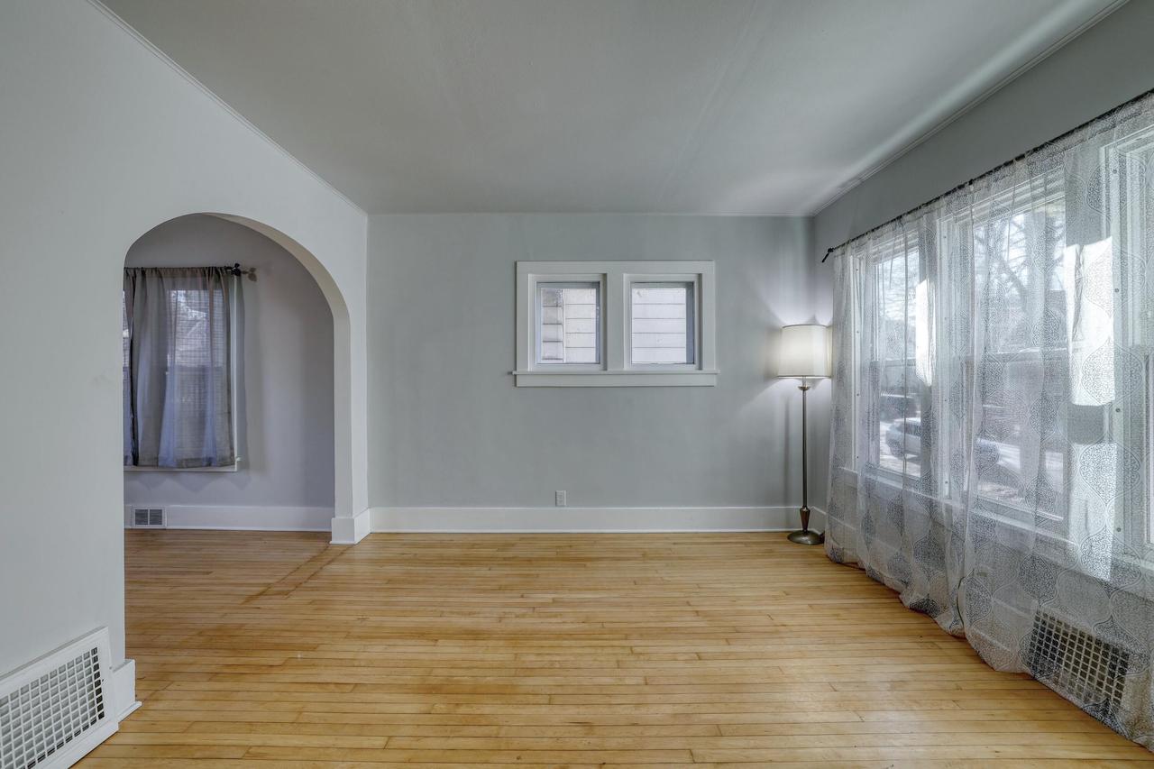 3122 North Newhall STREET