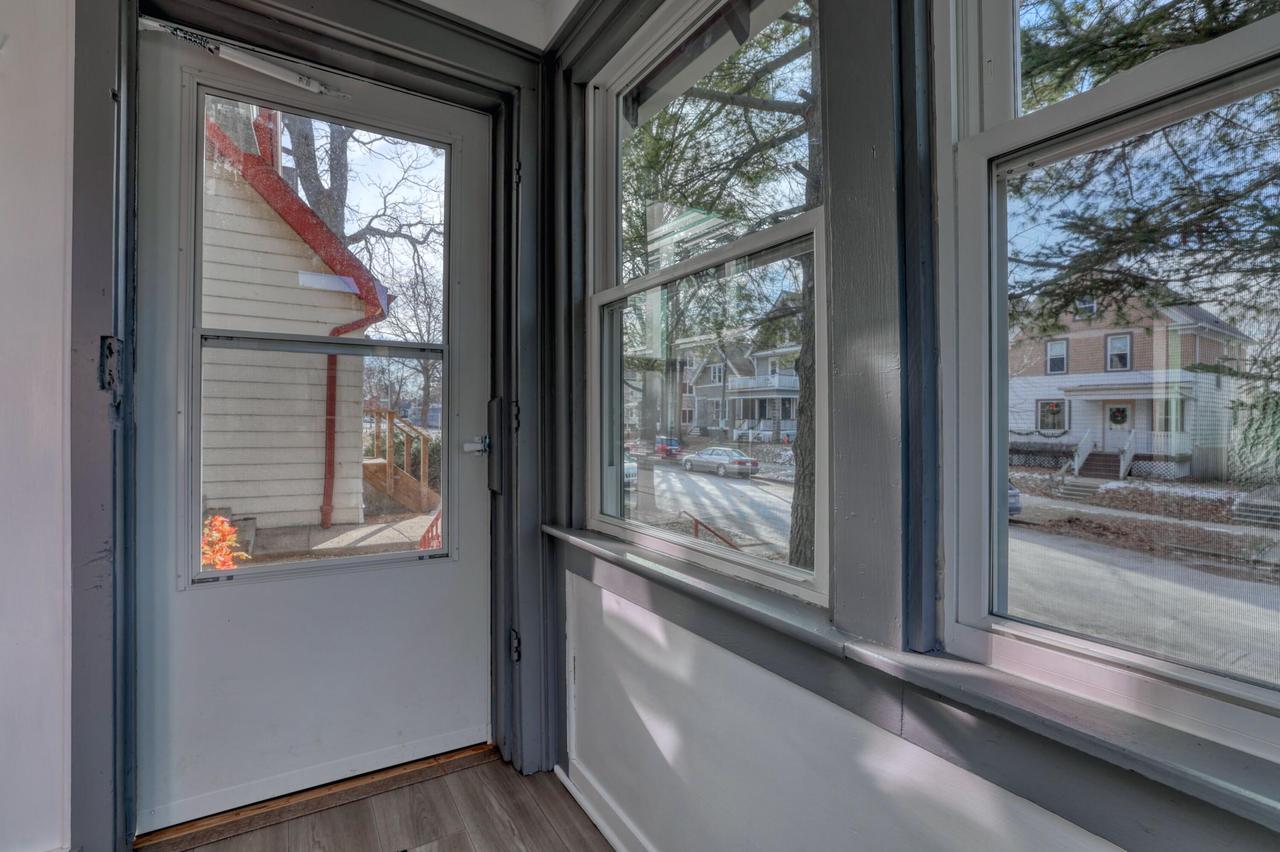 3122 North Newhall STREET