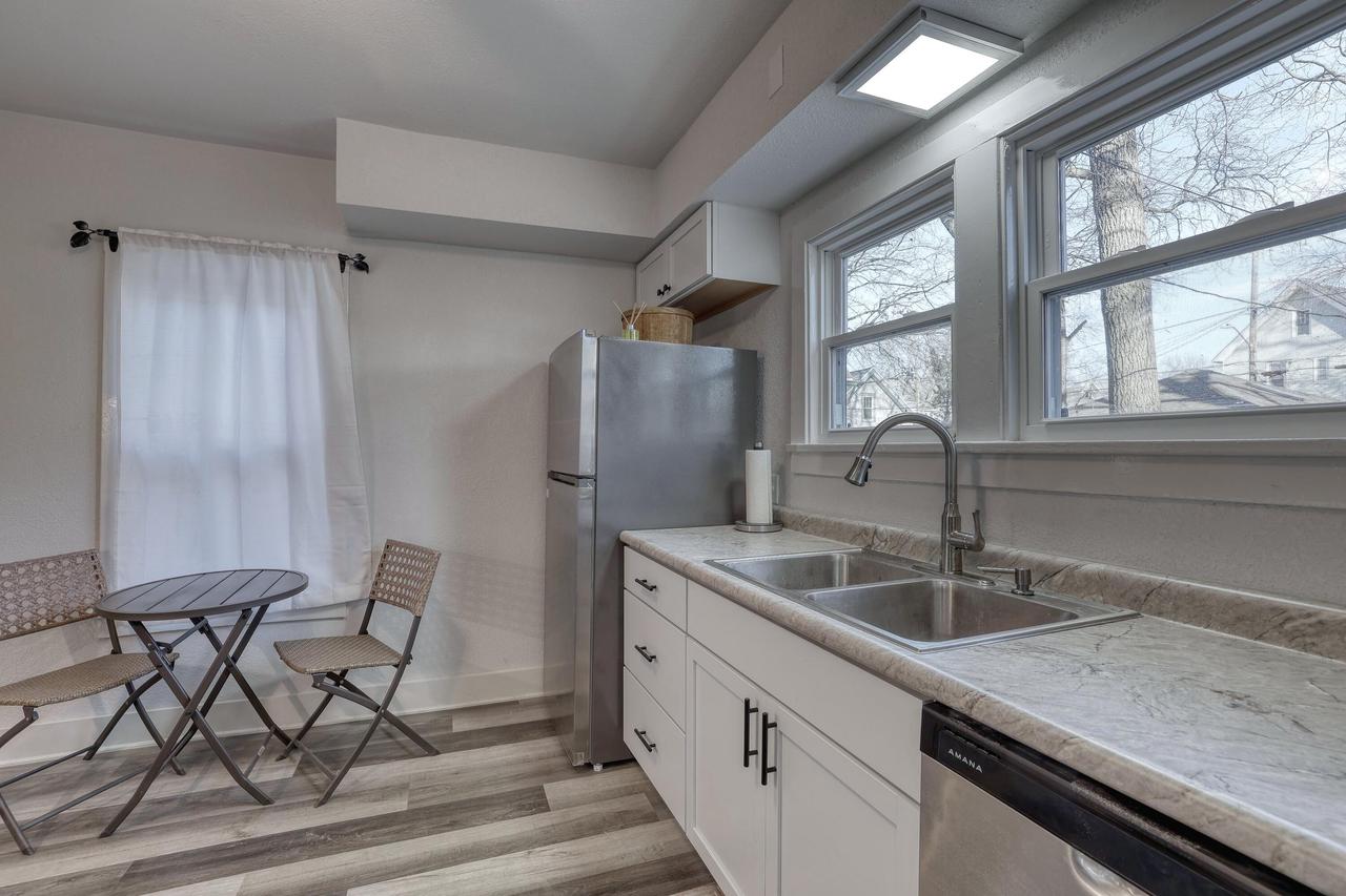 3122 North Newhall STREET