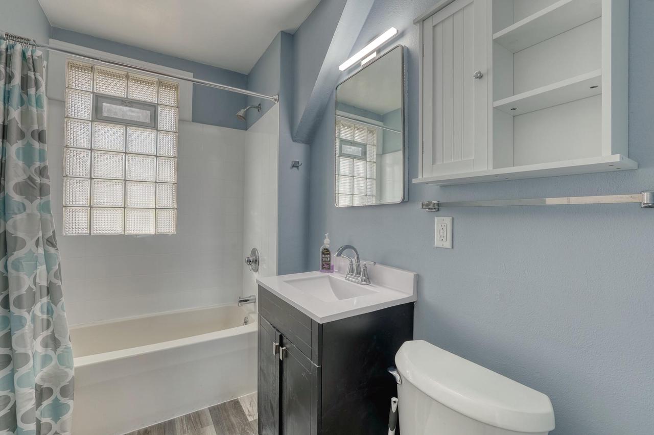 3122 North Newhall STREET