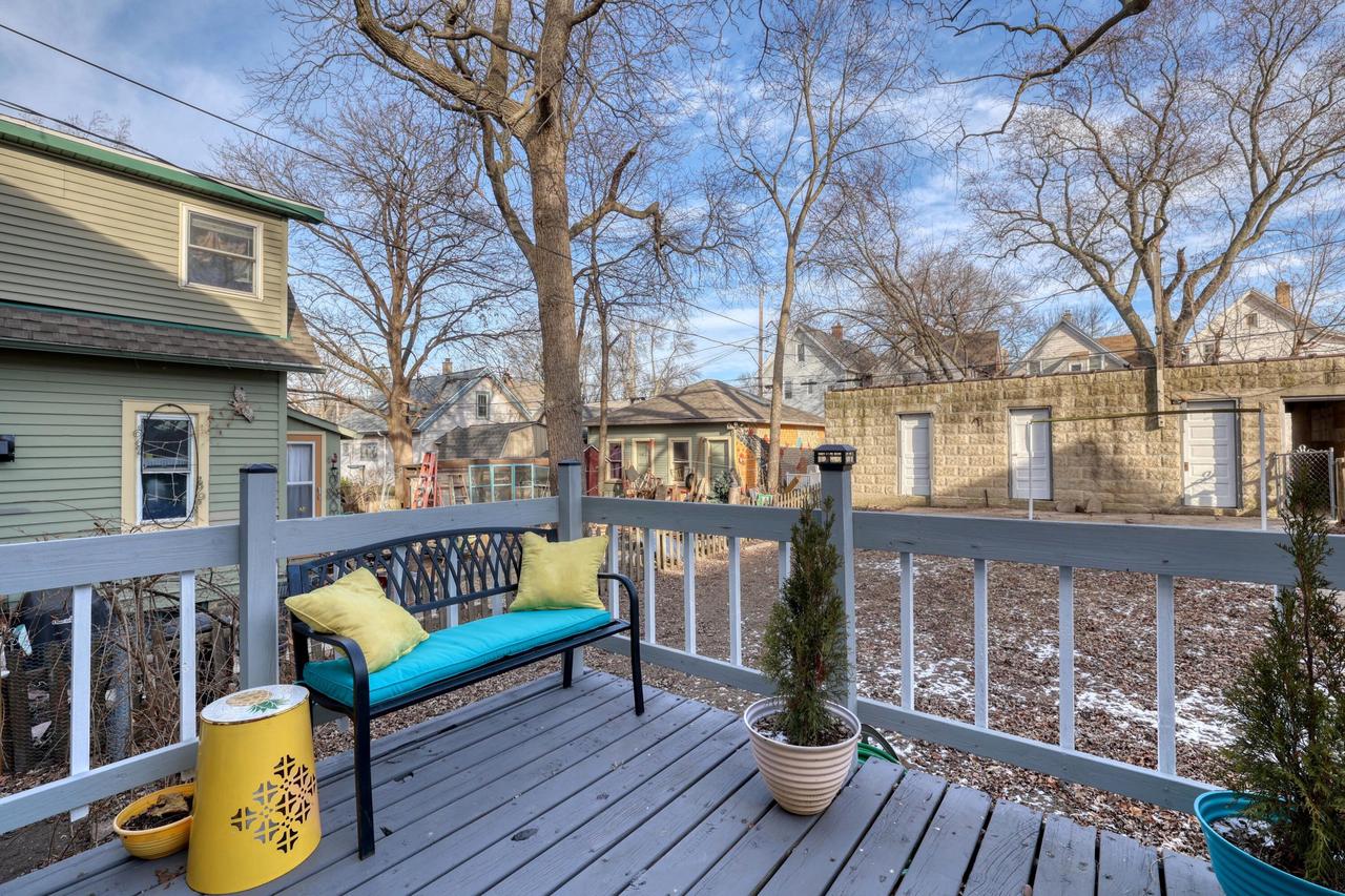 3122 North Newhall STREET