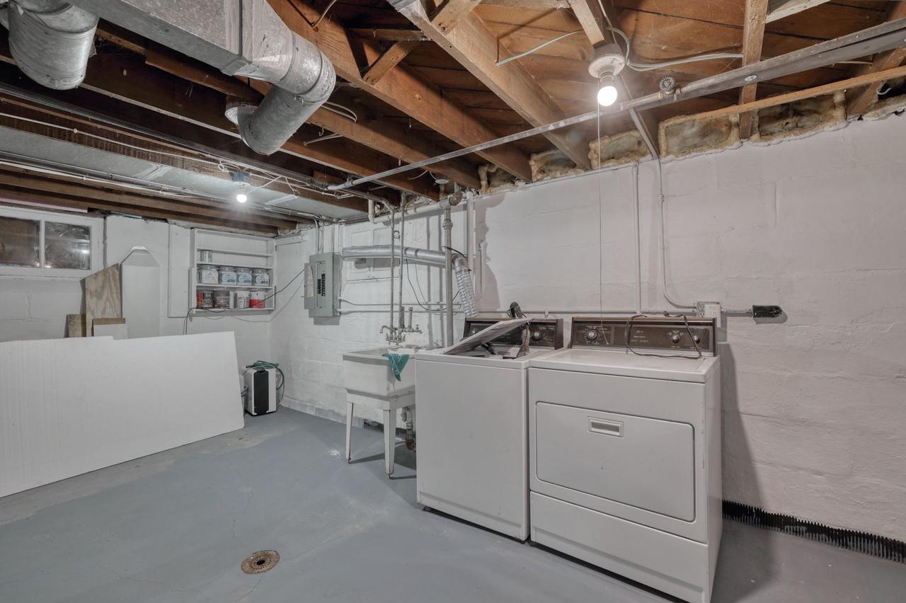 3122 North Newhall STREET