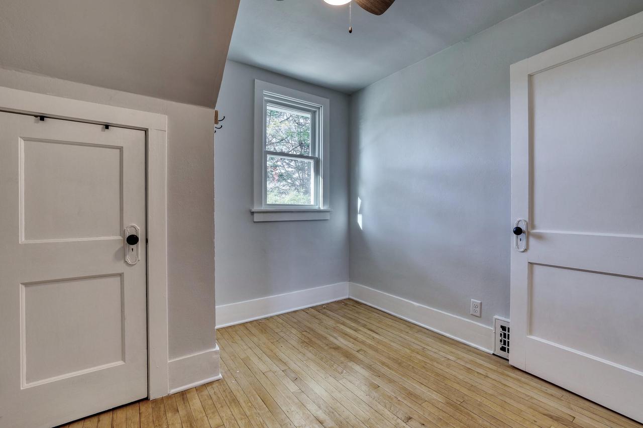 3122 North Newhall STREET