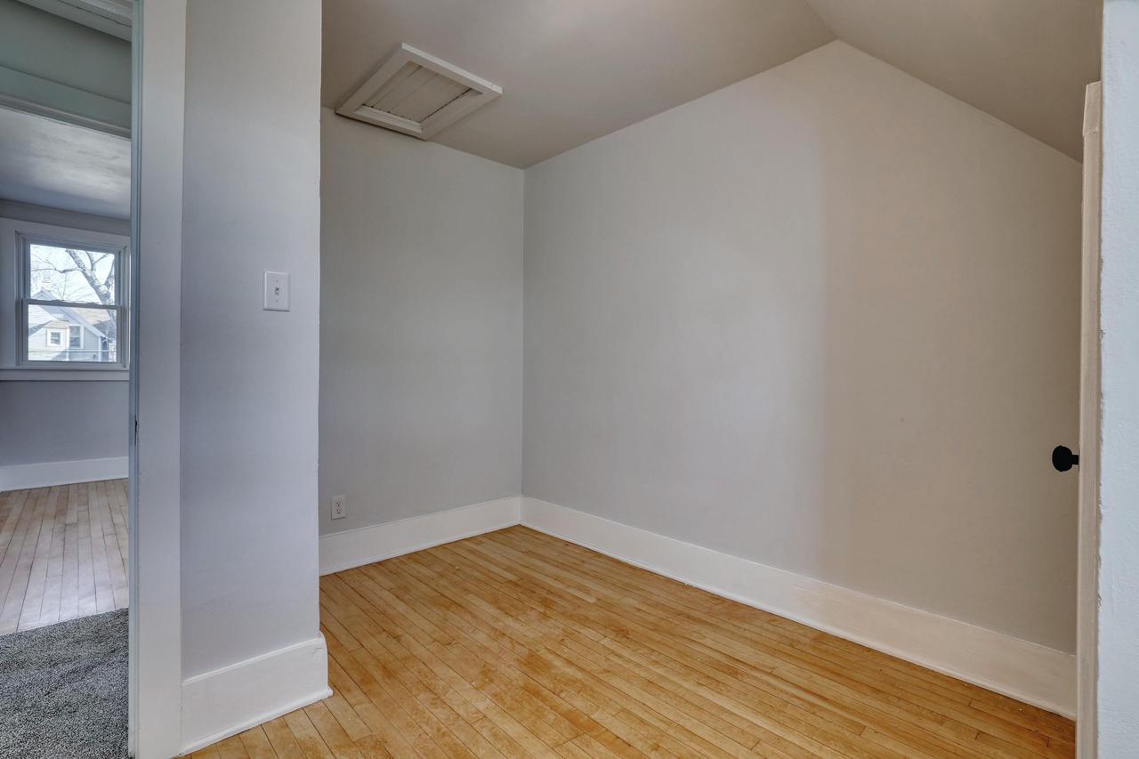 3122 North Newhall STREET