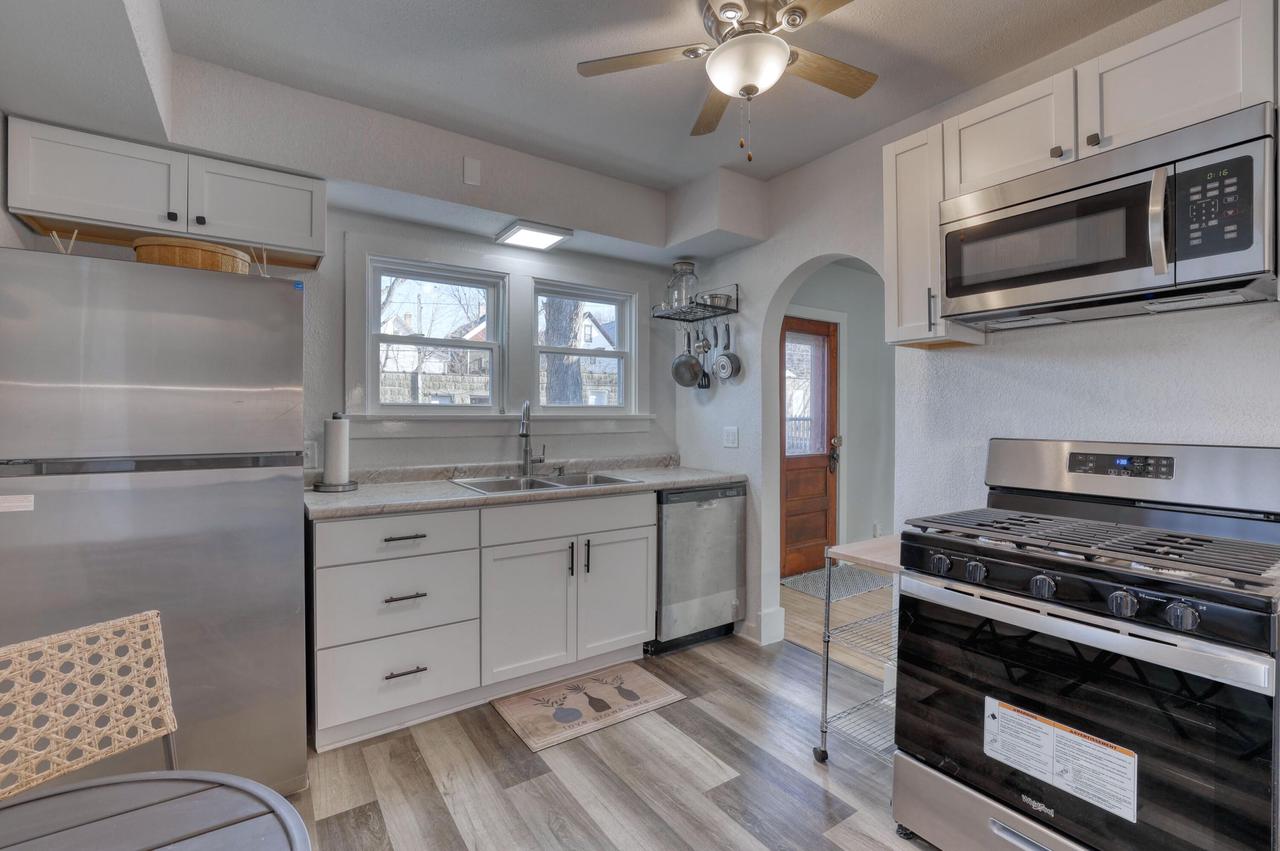 3122 North Newhall STREET