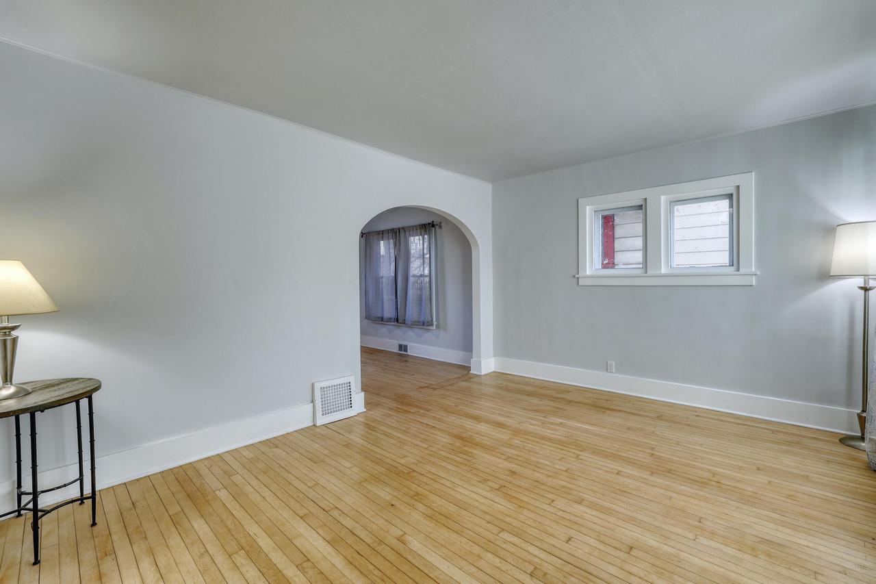 3122 North Newhall STREET