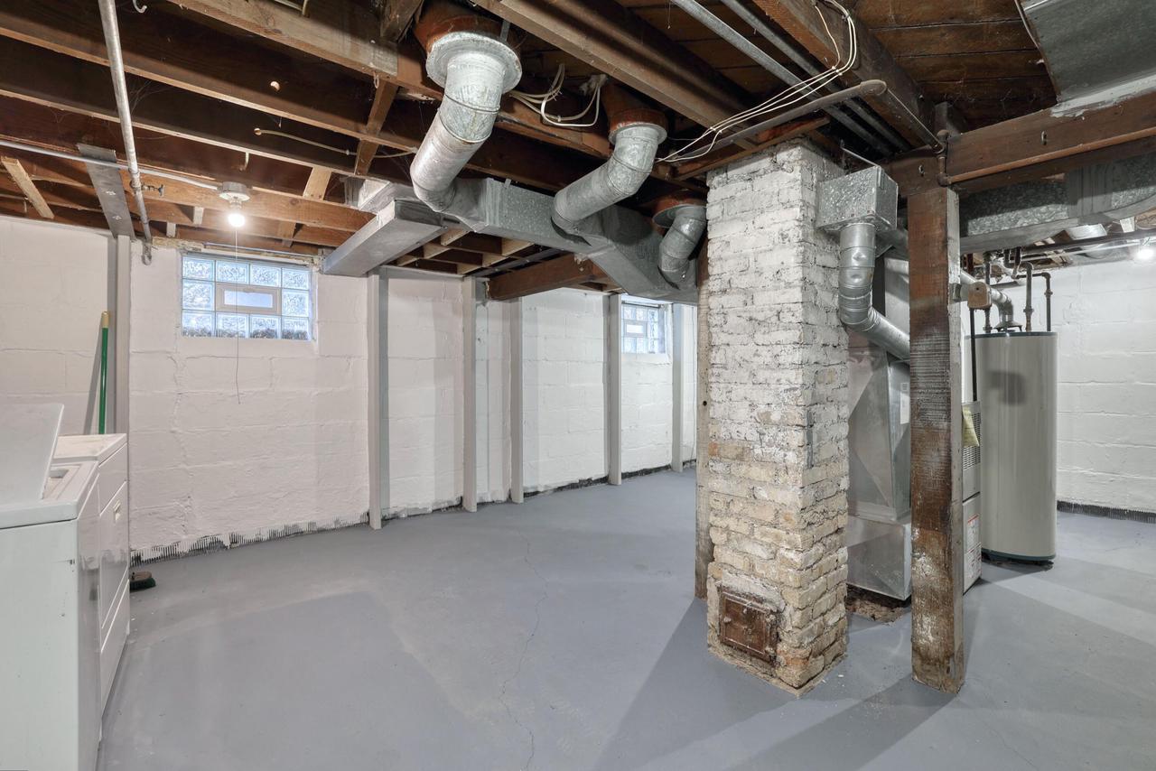 3122 North Newhall STREET