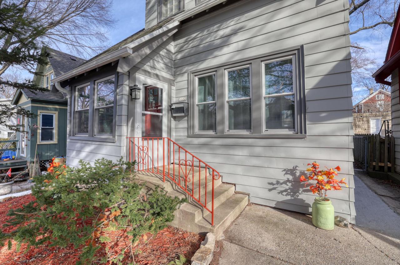 3122 North Newhall STREET