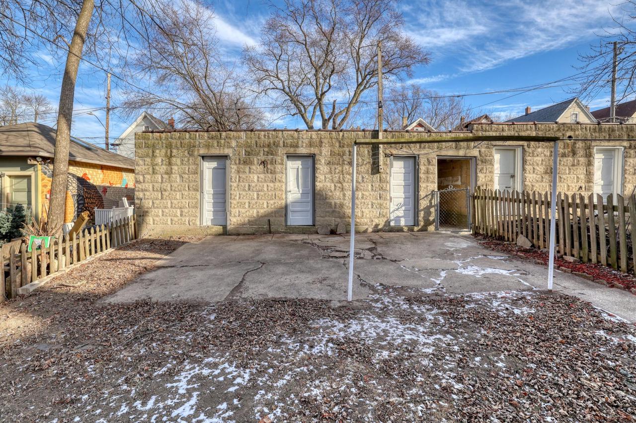 3122 North Newhall STREET