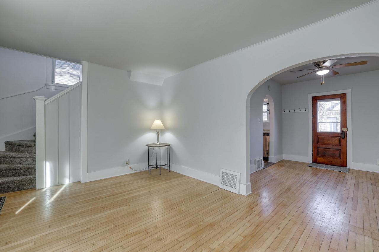 3122 North Newhall STREET