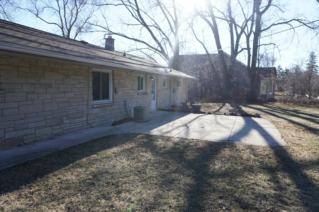 3885 Glen Echo DRIVE