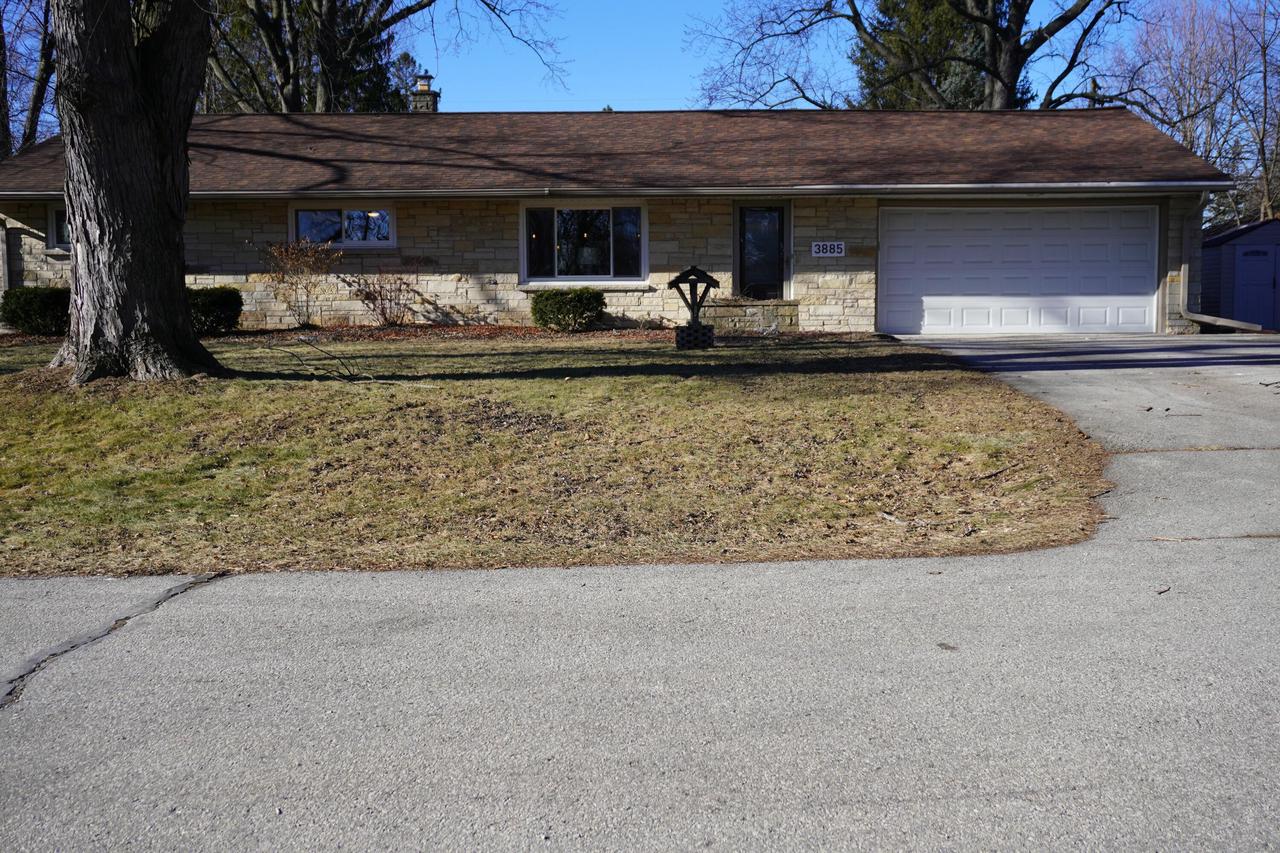 3885 Glen Echo DRIVE