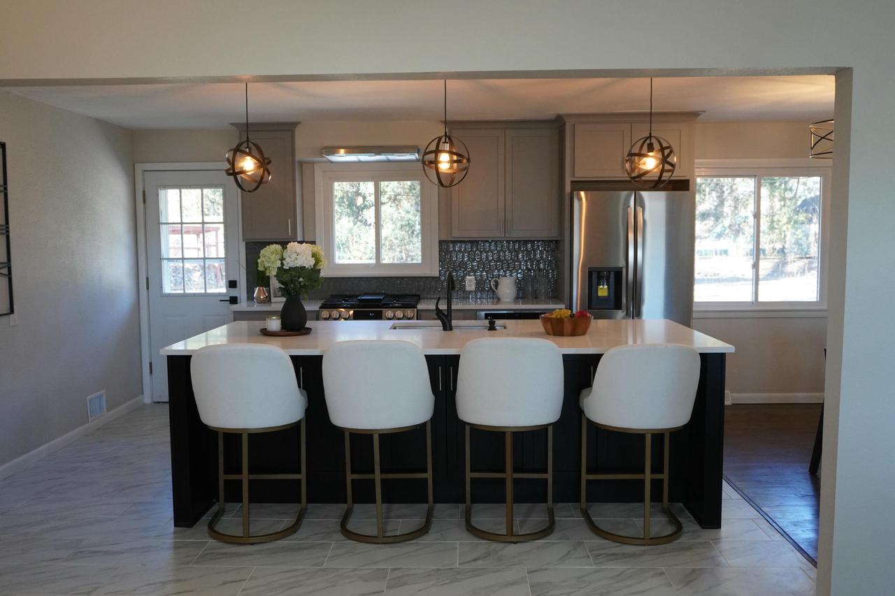 3885 Glen Echo DRIVE