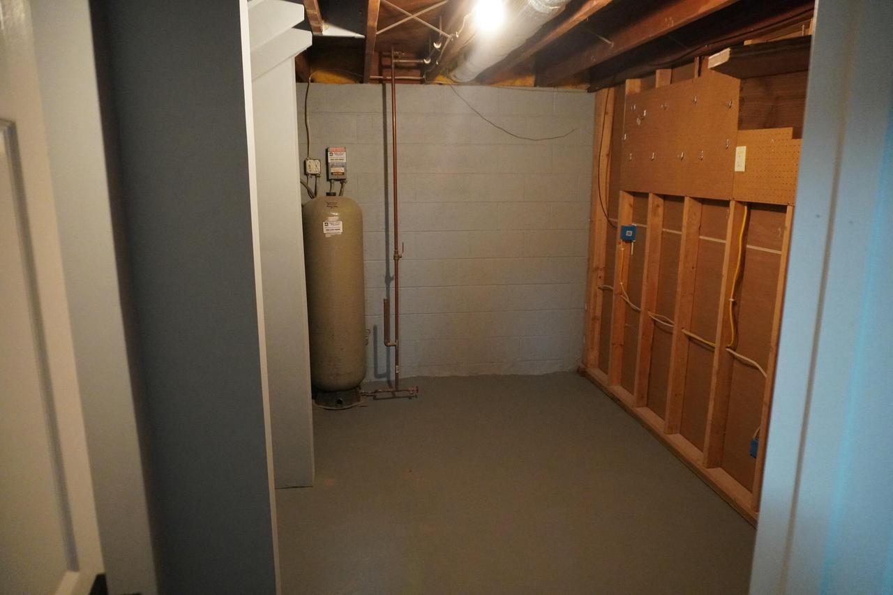 3885 Glen Echo DRIVE