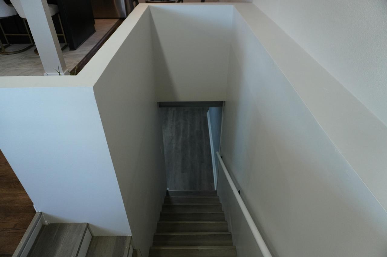 3885 Glen Echo DRIVE