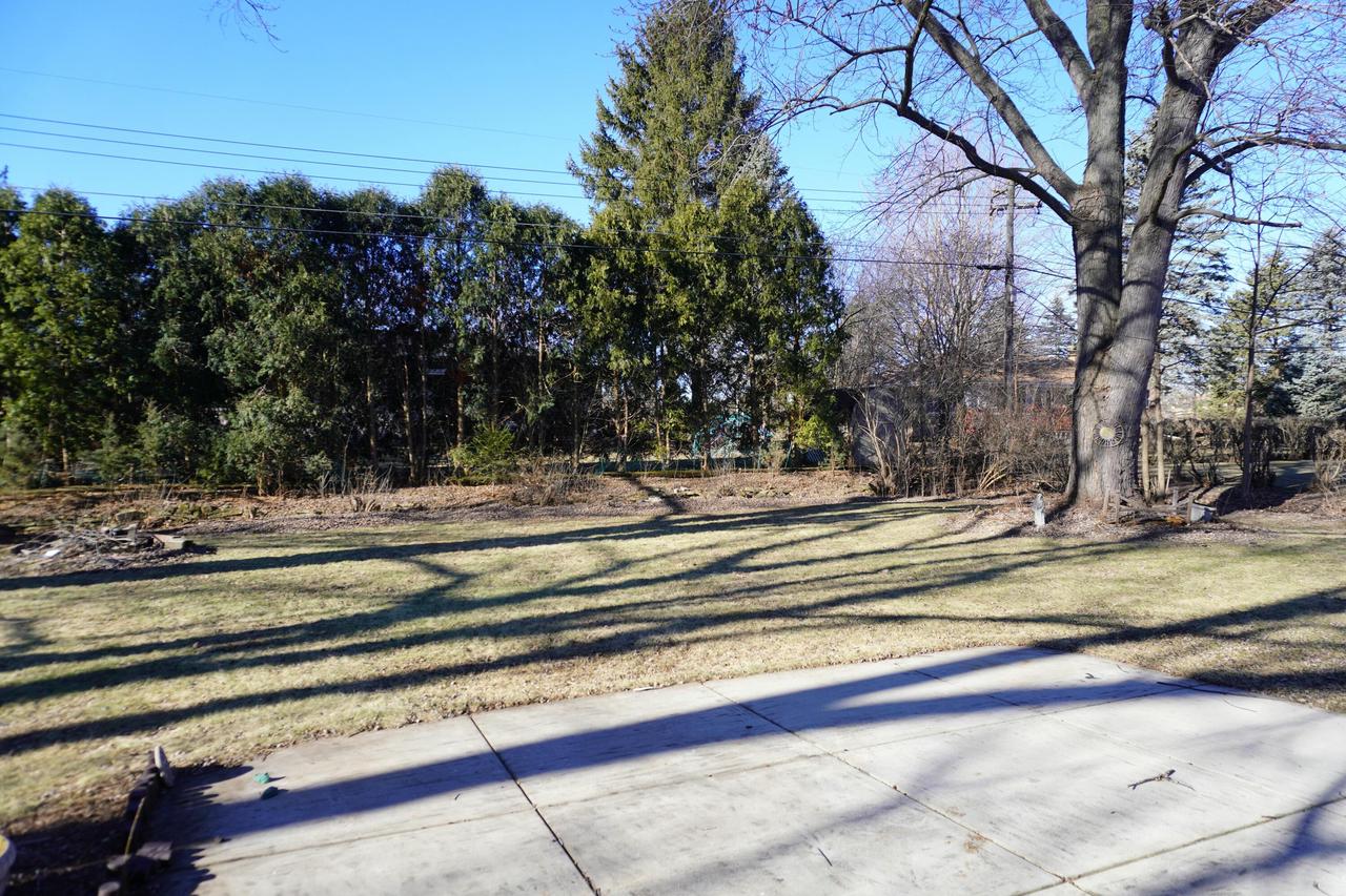 3885 Glen Echo DRIVE