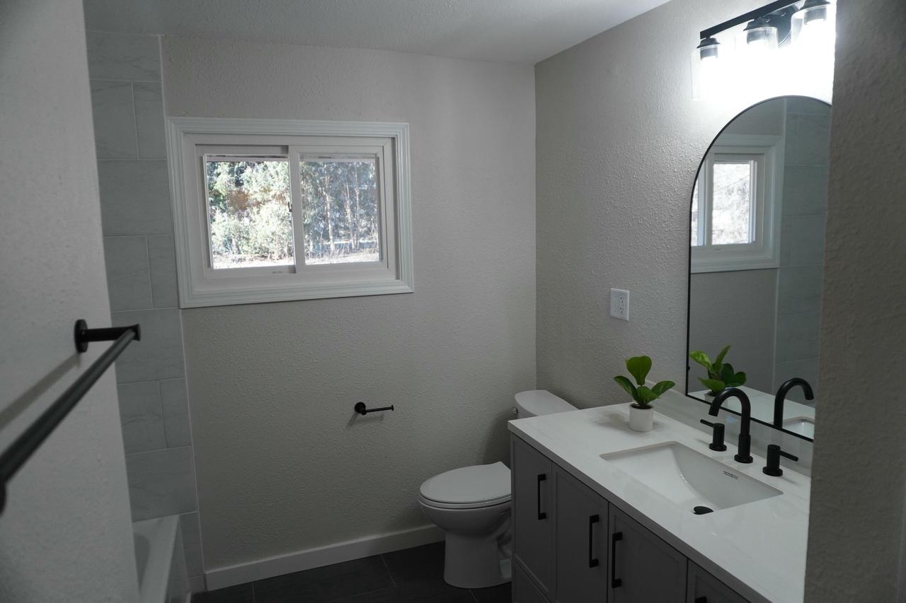 3885 Glen Echo DRIVE