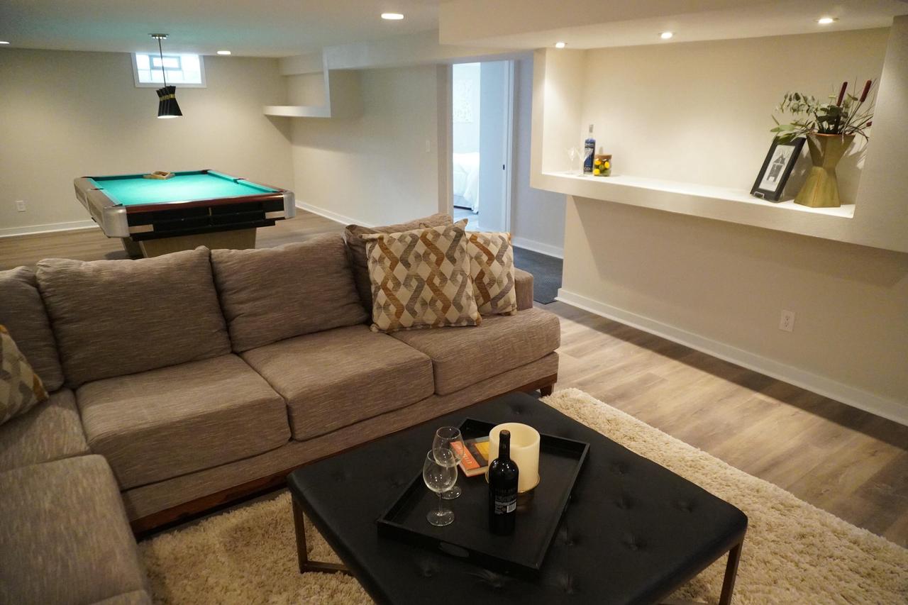 3885 Glen Echo DRIVE