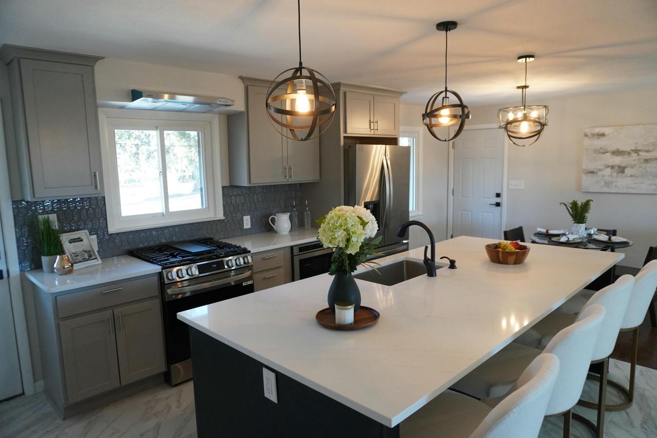 3885 Glen Echo DRIVE