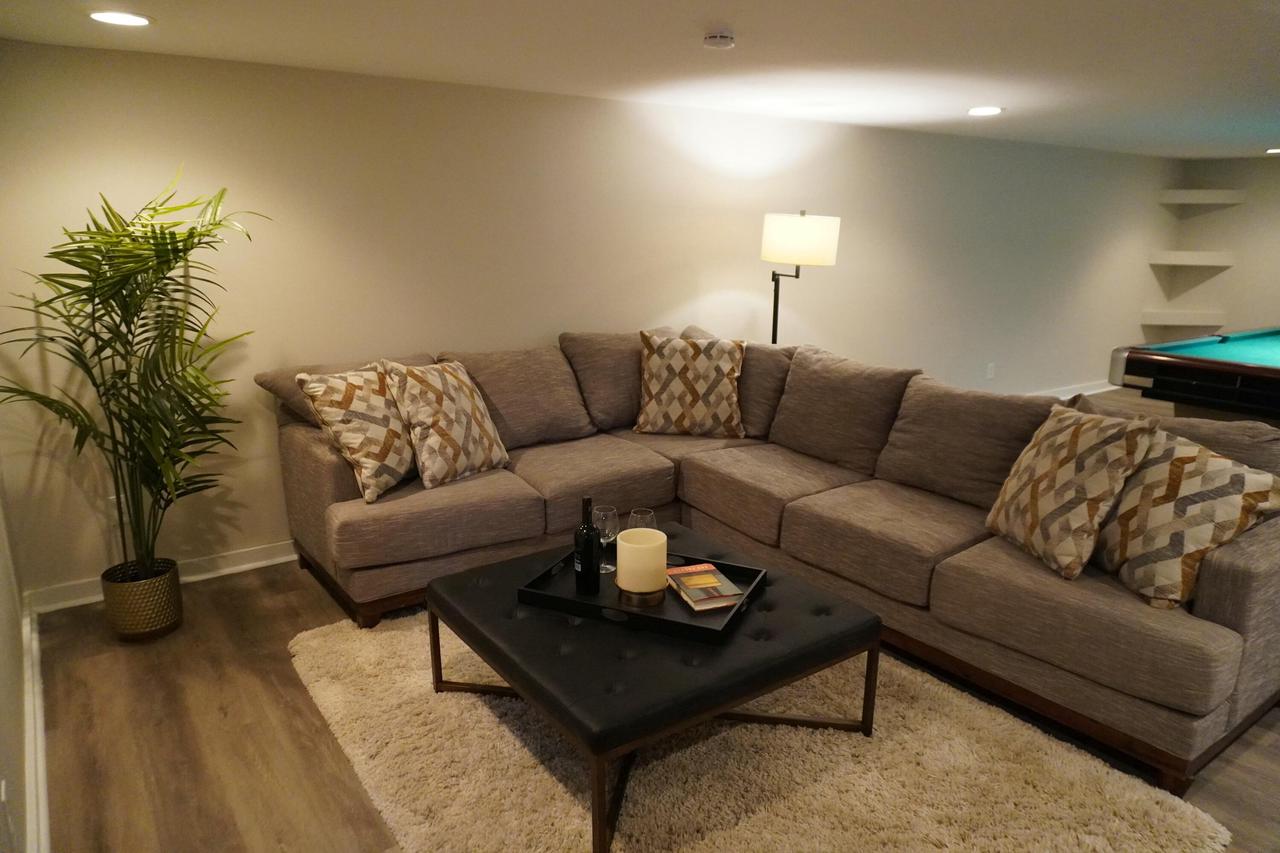 3885 Glen Echo DRIVE