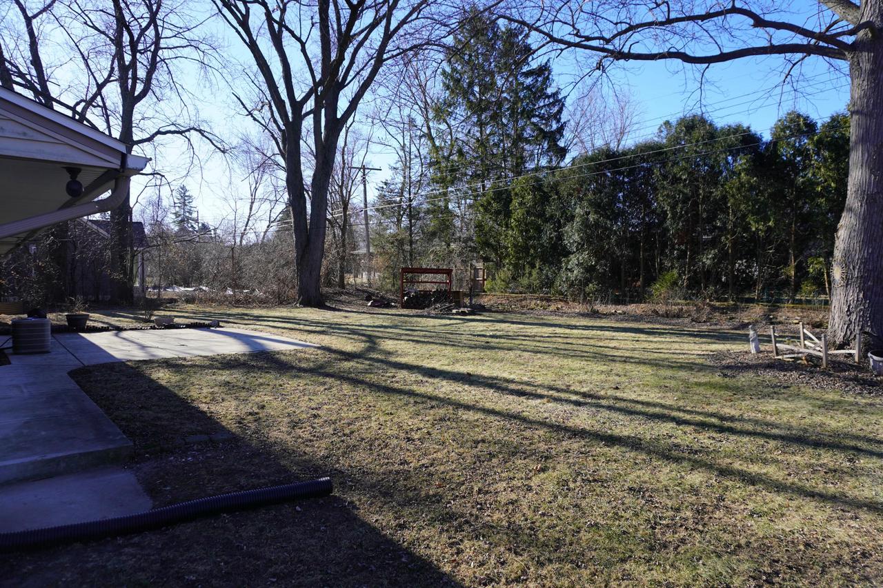 3885 Glen Echo DRIVE