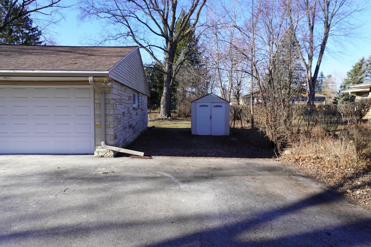 3885 Glen Echo DRIVE