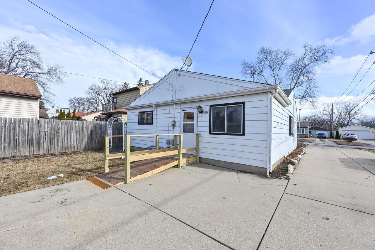 3423 South 65th STREET