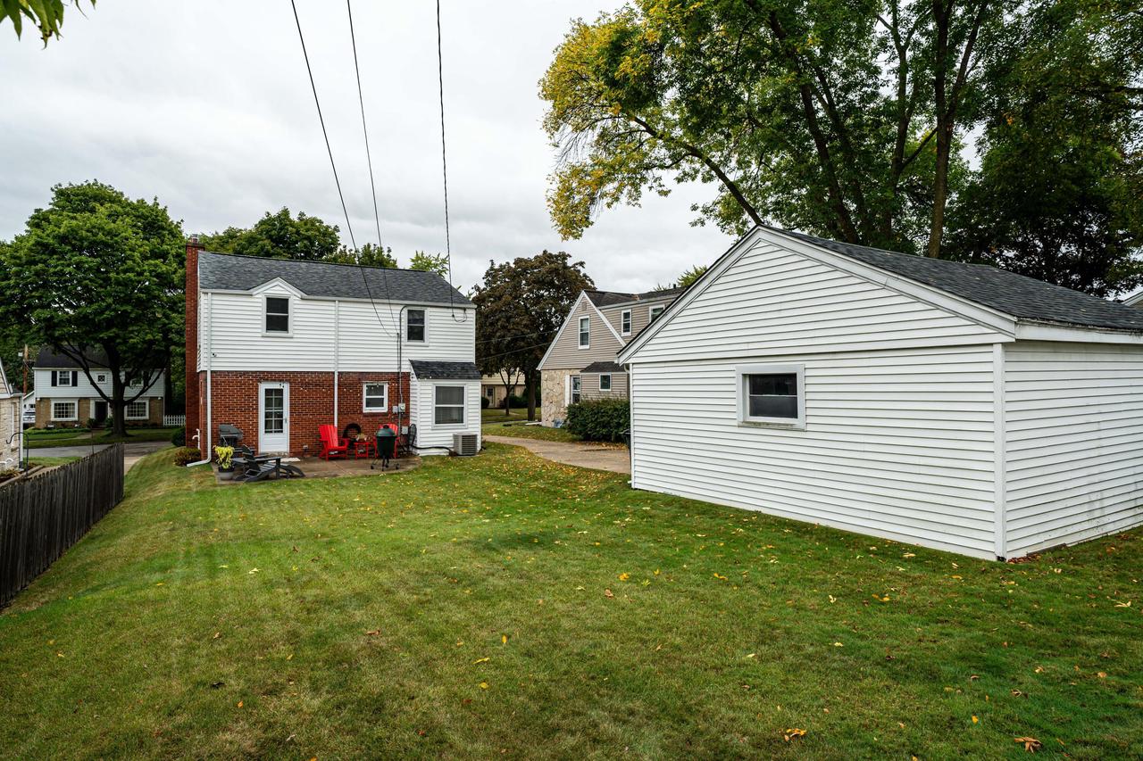 2557 North 95th STREET