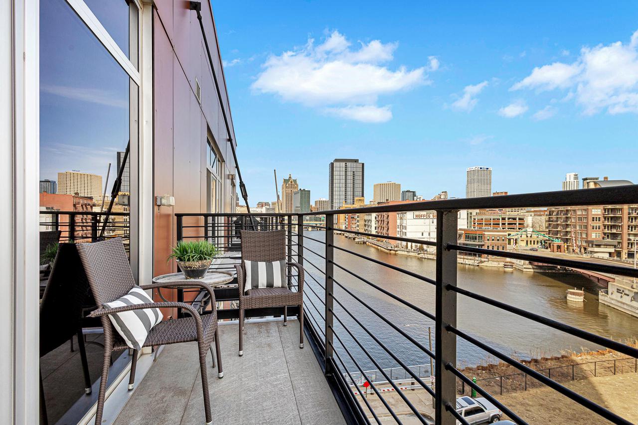 106 West Seeboth STREET 505