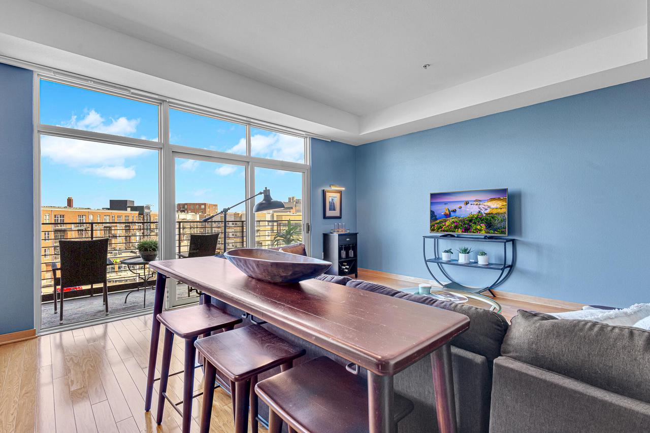 106 West Seeboth STREET 505