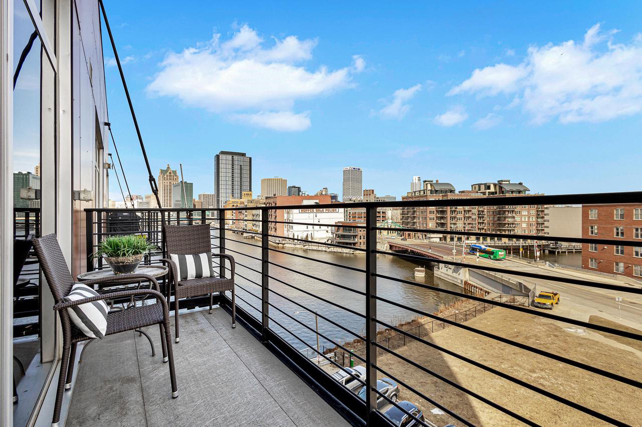 106 West Seeboth STREET 505