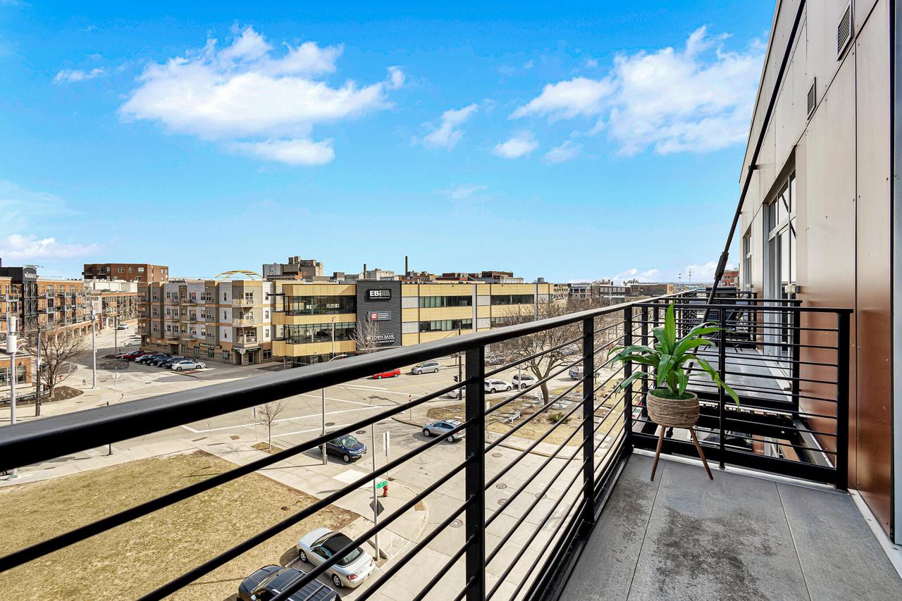 106 West Seeboth STREET 505