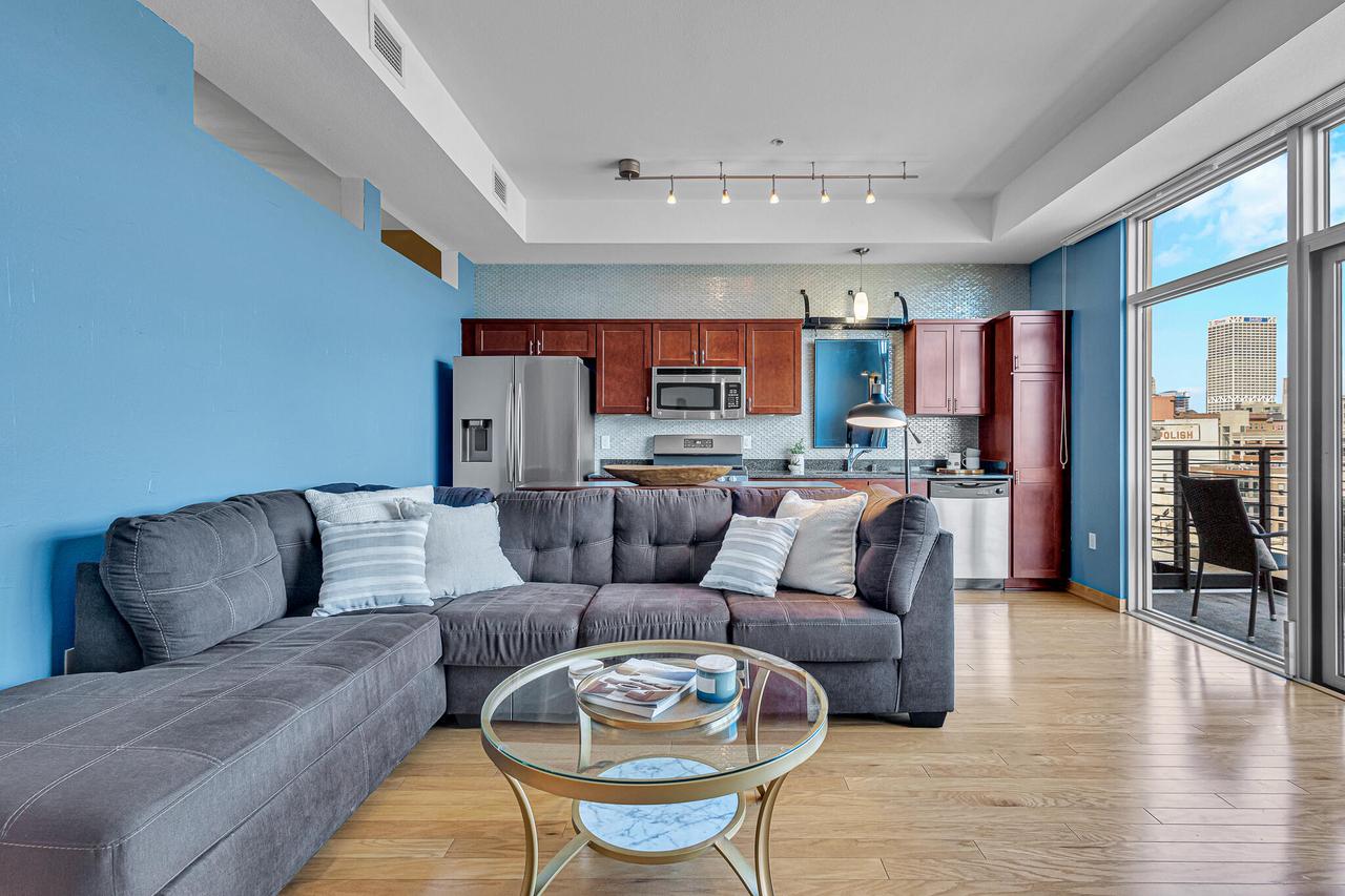 106 West Seeboth STREET 505