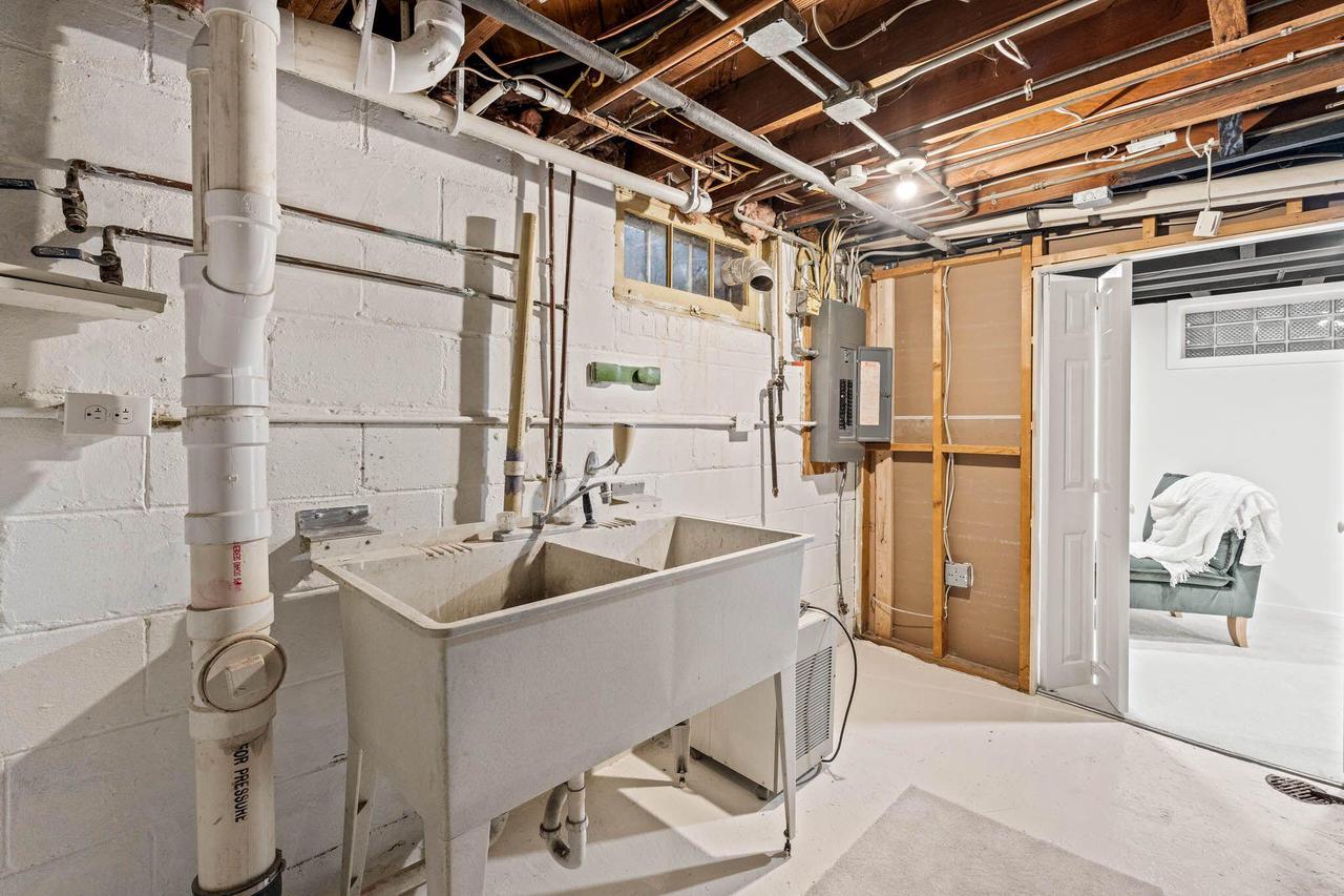 1742 East Eden PLACE