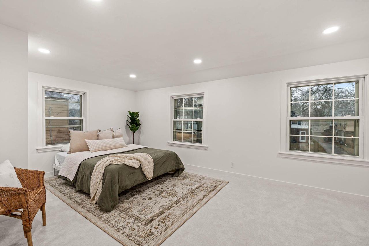 1742 East Eden PLACE