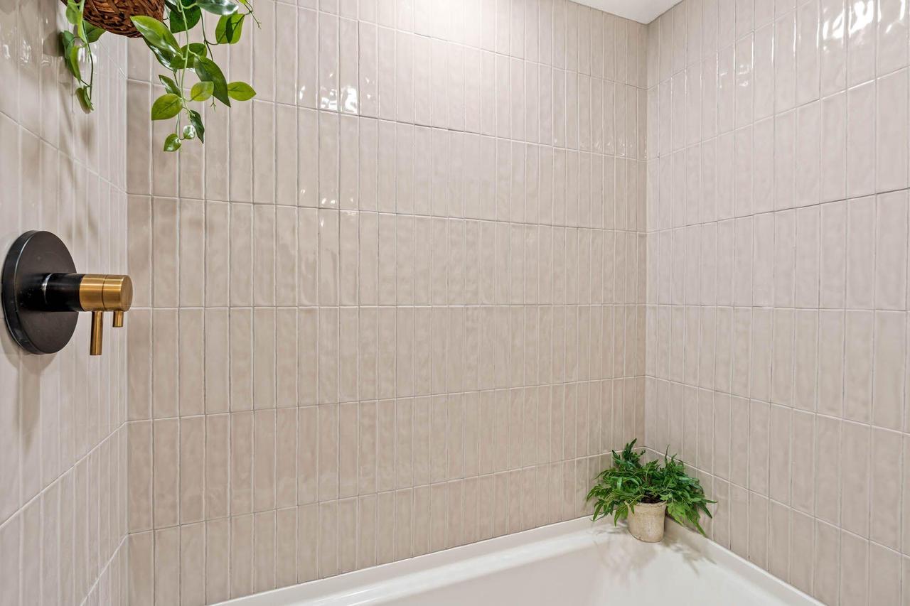 1742 East Eden PLACE