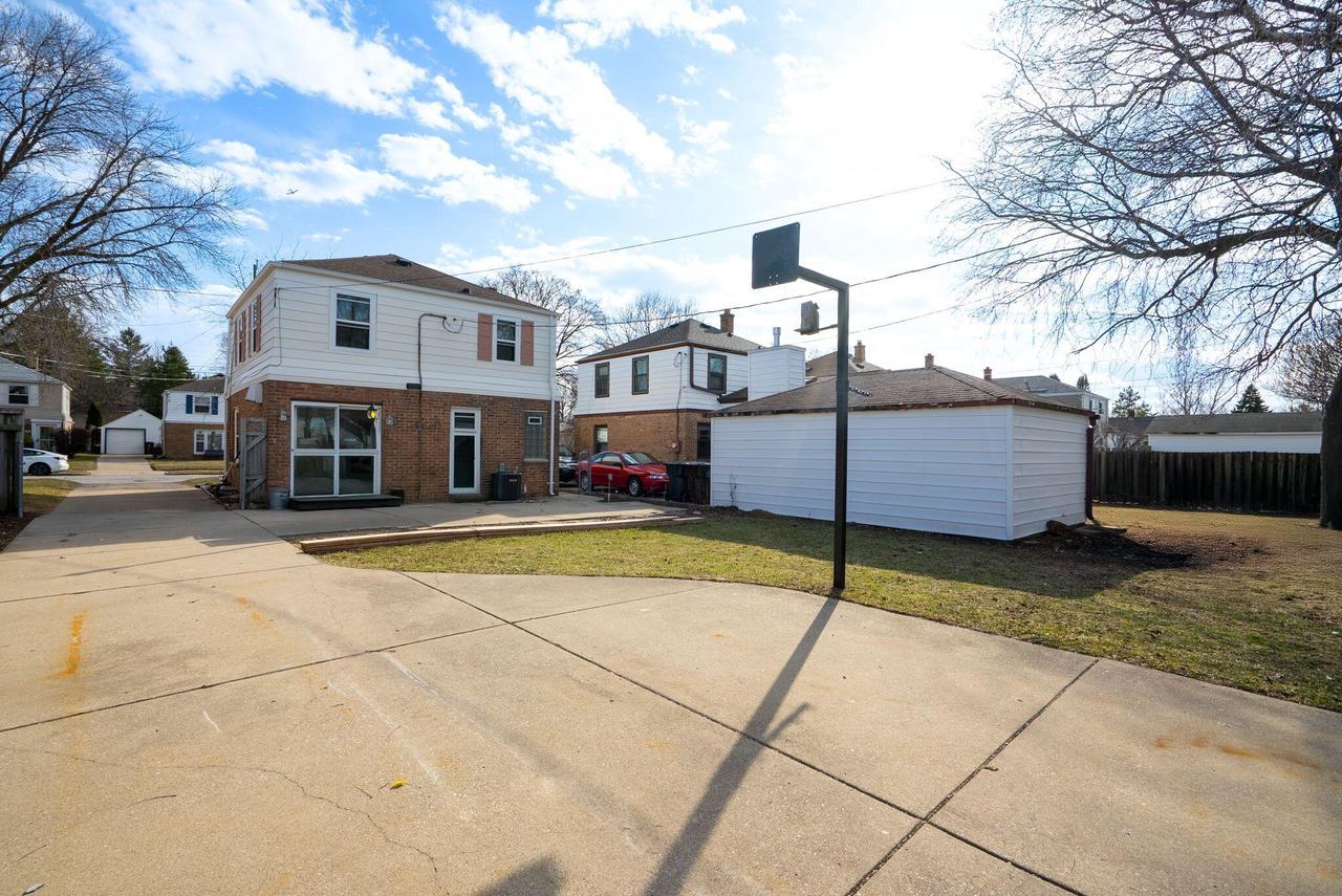 1742 East Eden PLACE