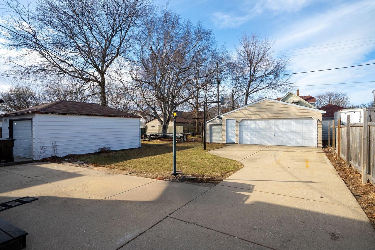 1742 East Eden PLACE