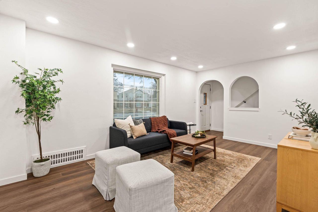 1742 East Eden PLACE