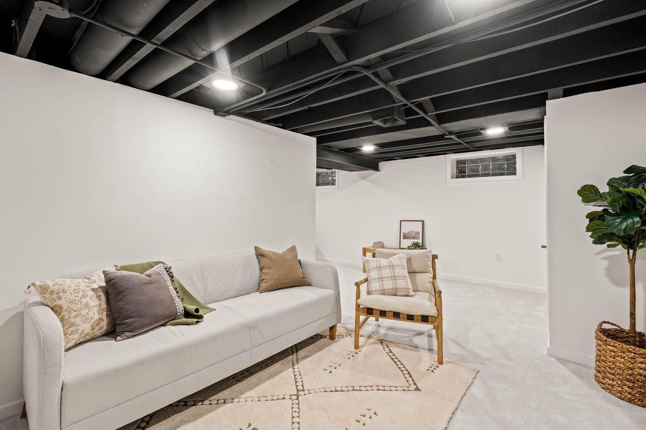 1742 East Eden PLACE