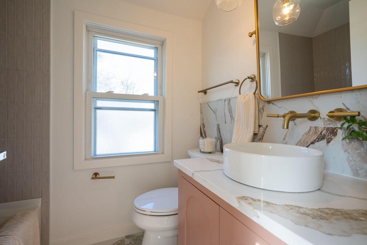 1742 East Eden PLACE