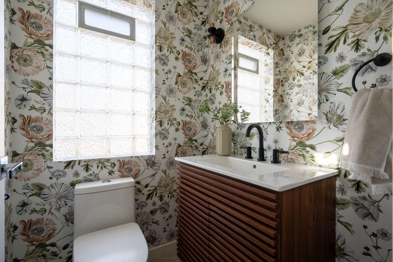 1742 East Eden PLACE