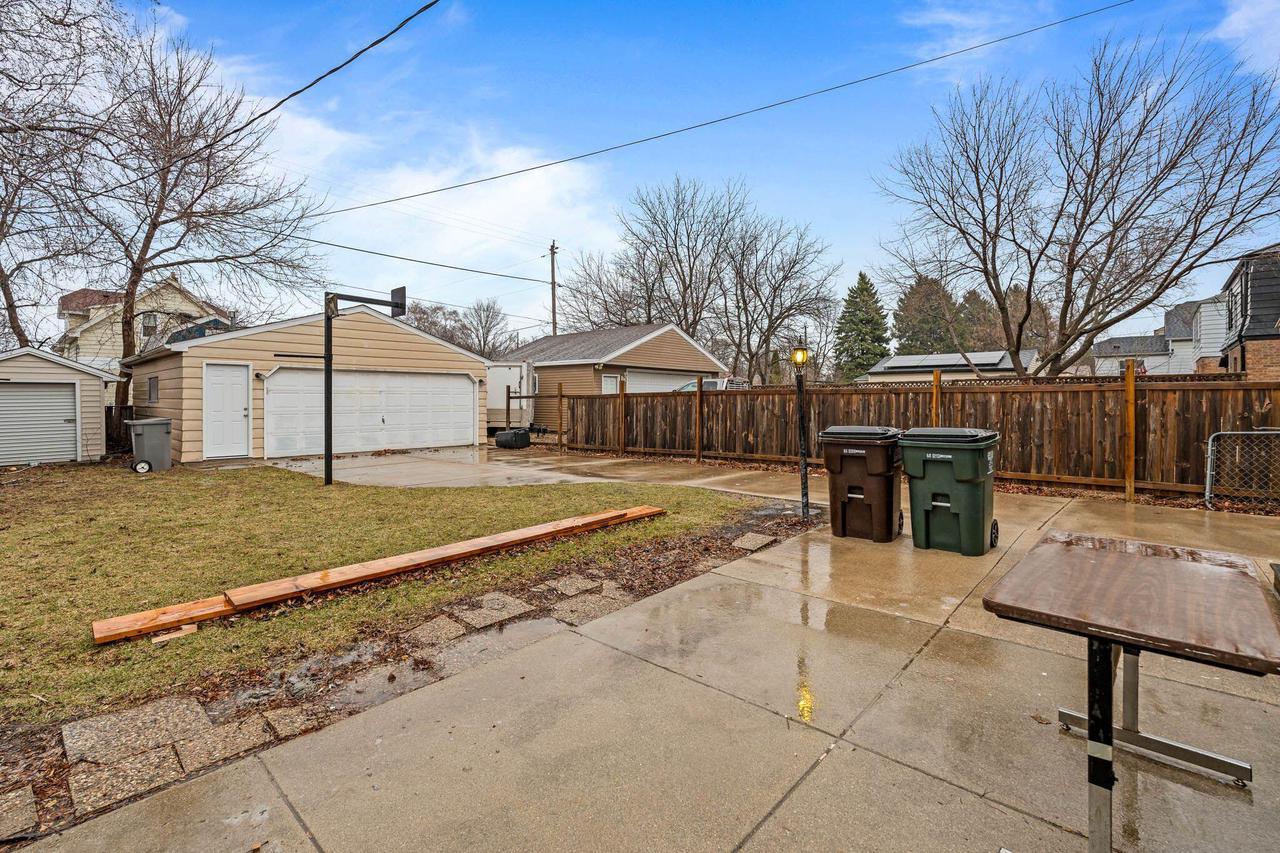 1742 East Eden PLACE