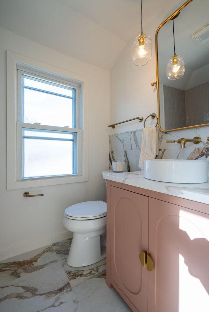 1742 East Eden PLACE