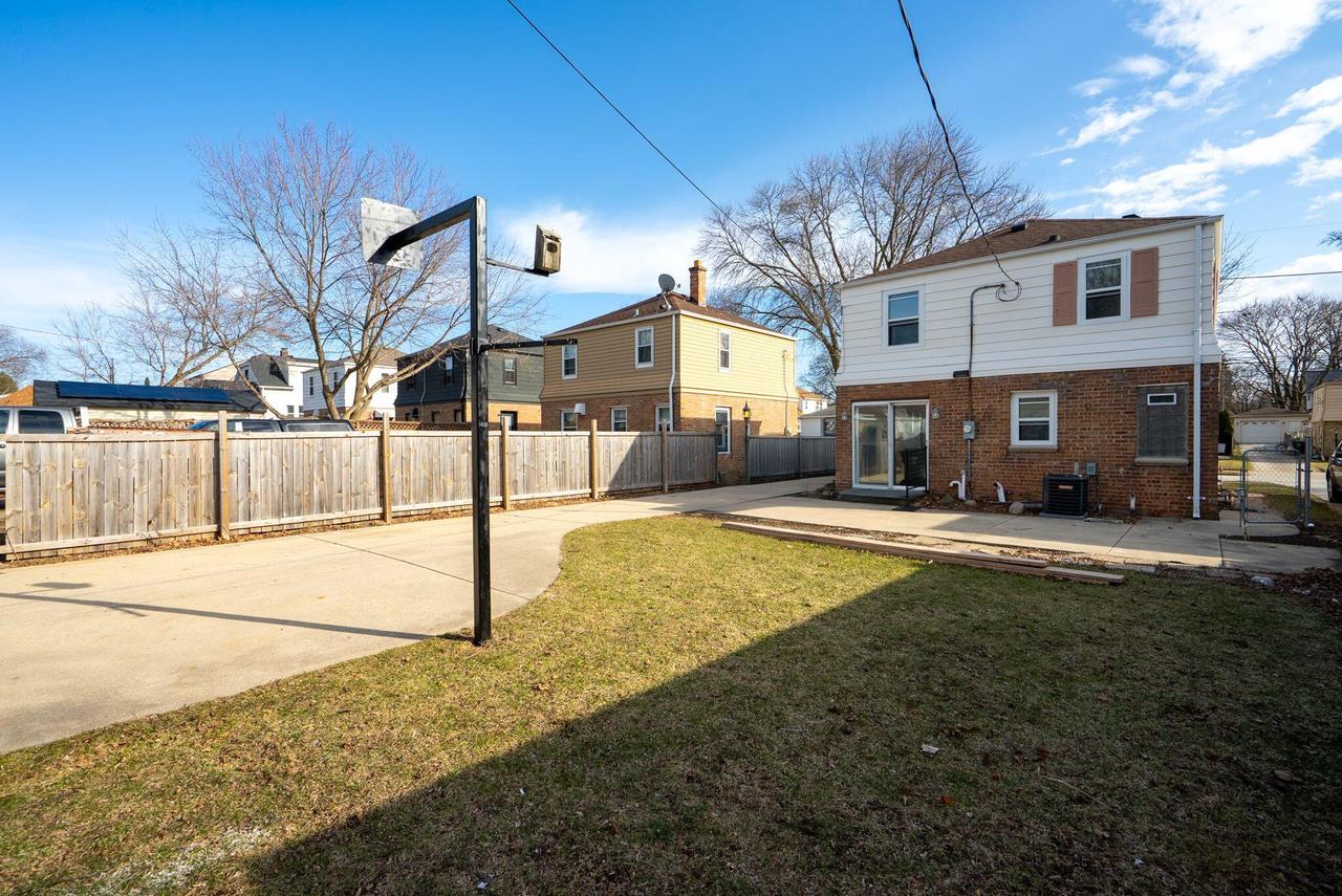 1742 East Eden PLACE