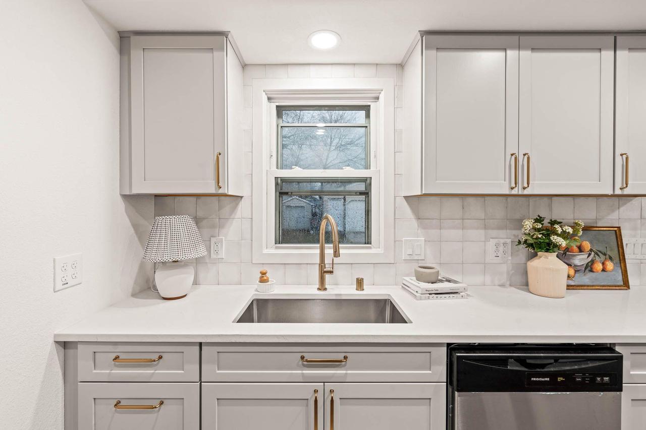 1742 East Eden PLACE