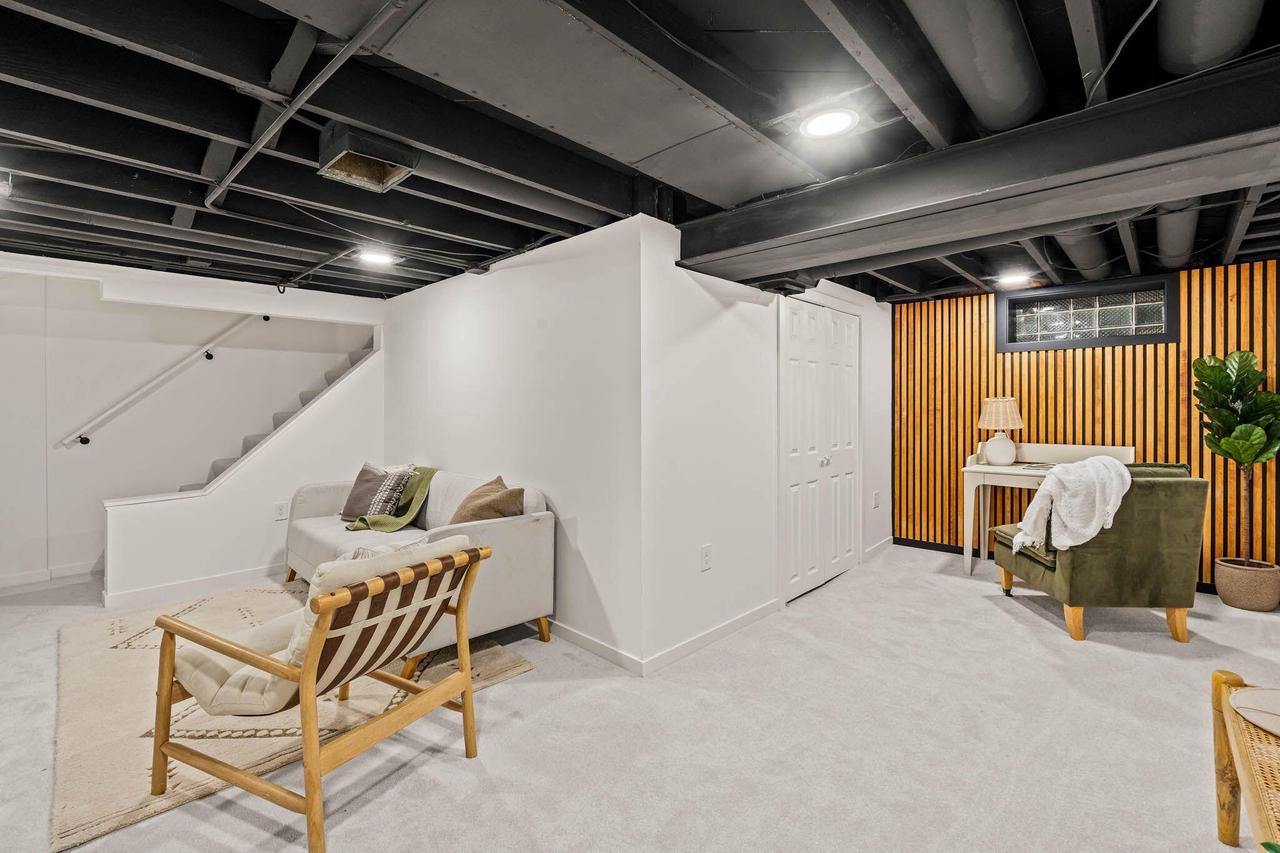 1742 East Eden PLACE