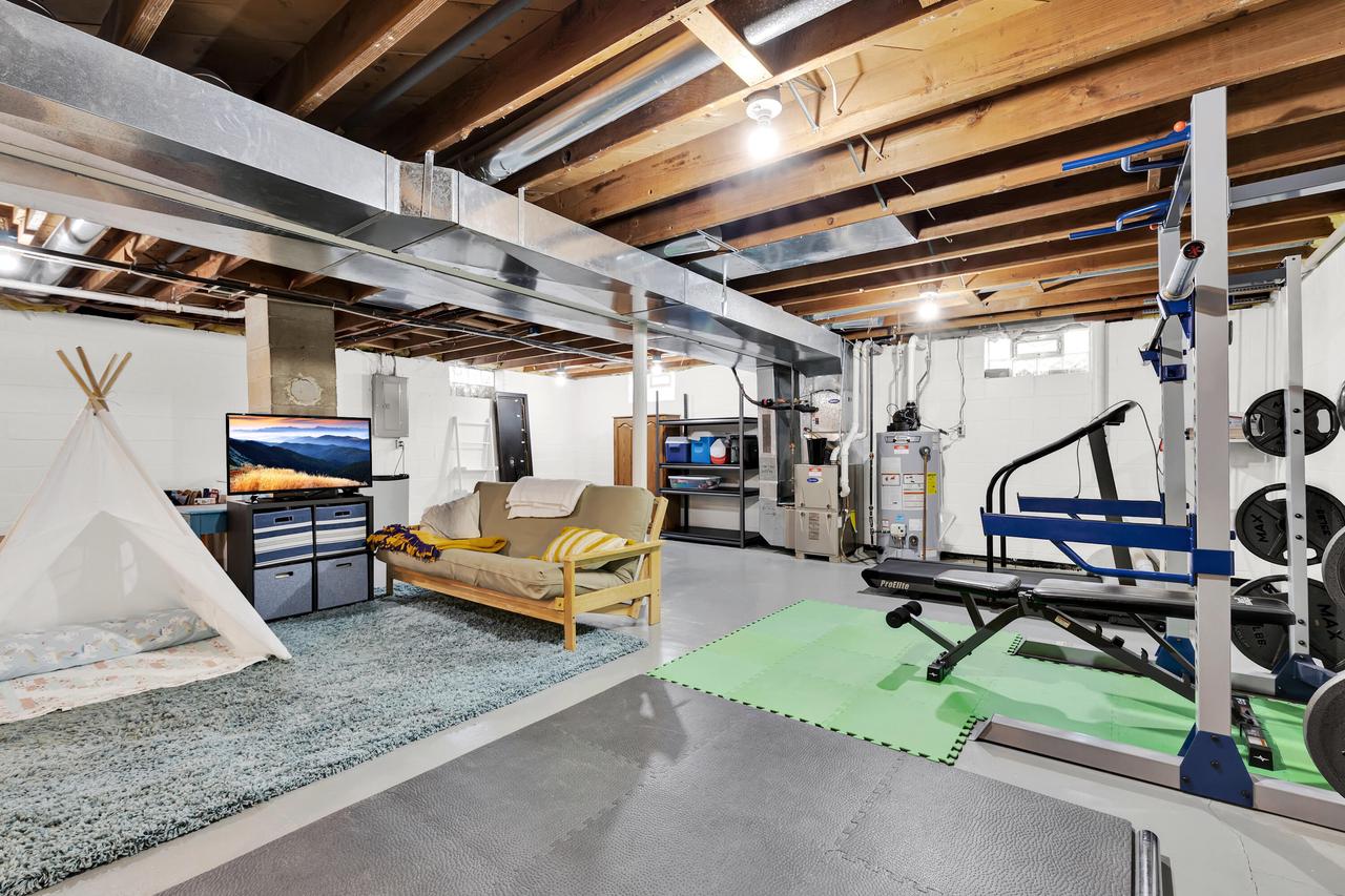 3715 West Acre AVENUE